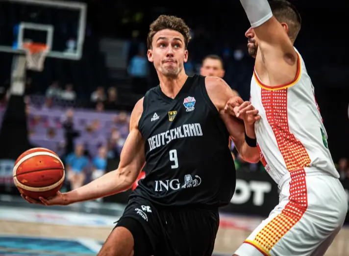 本场比赛两, 黑山 本场比赛两, 黑山